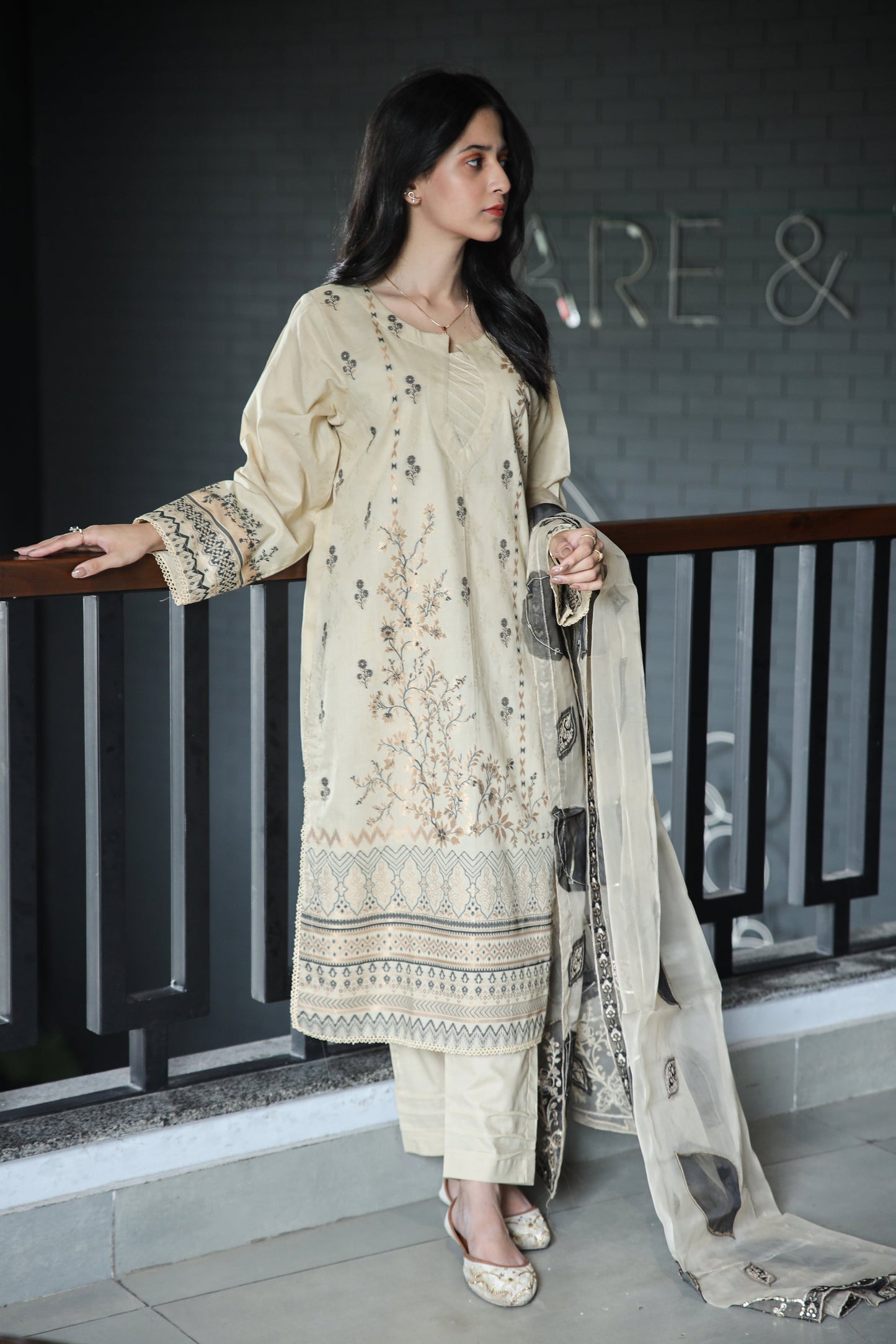 Brosha Lawn with Plain Trouser and Fancy Organza Dupatta