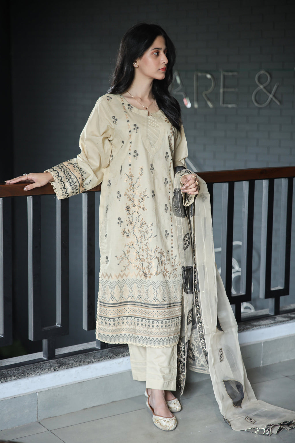 Brosha Lawn with Plain Trouser and Fancy Organza Dupatta