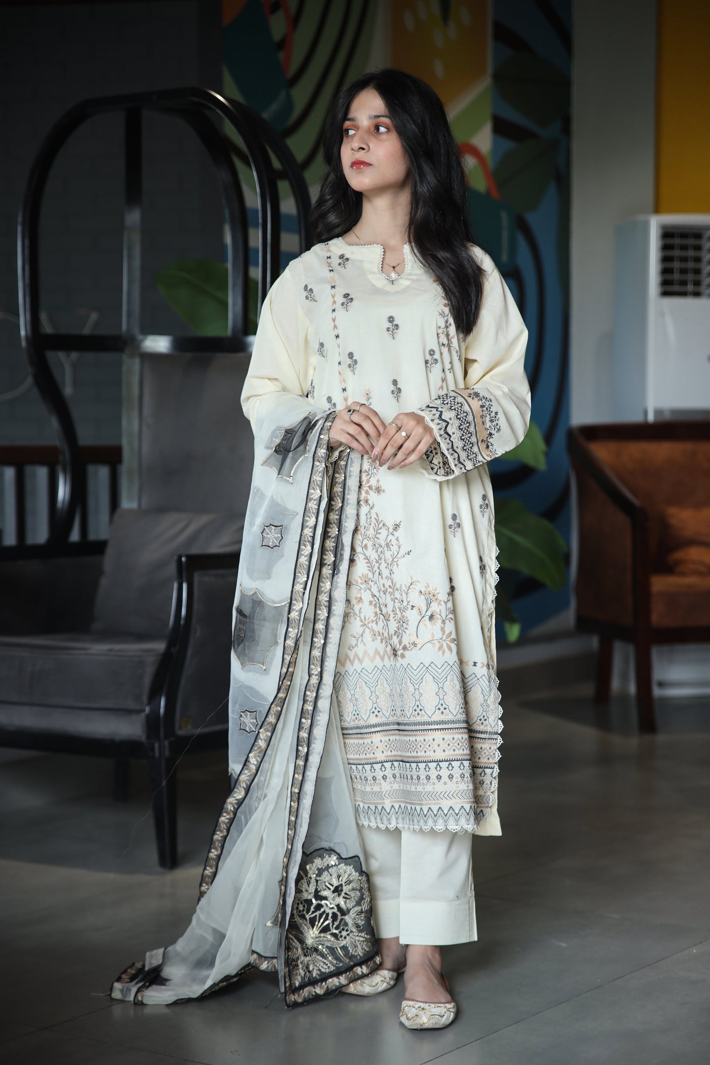 Brosha Lawn with Plain Trouser and Fancy Organza Dupatta
