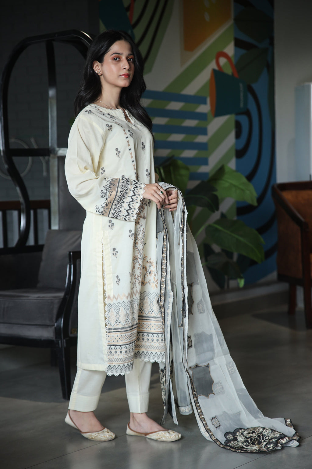 Brosha Lawn with Plain Trouser and Fancy Organza Dupatta