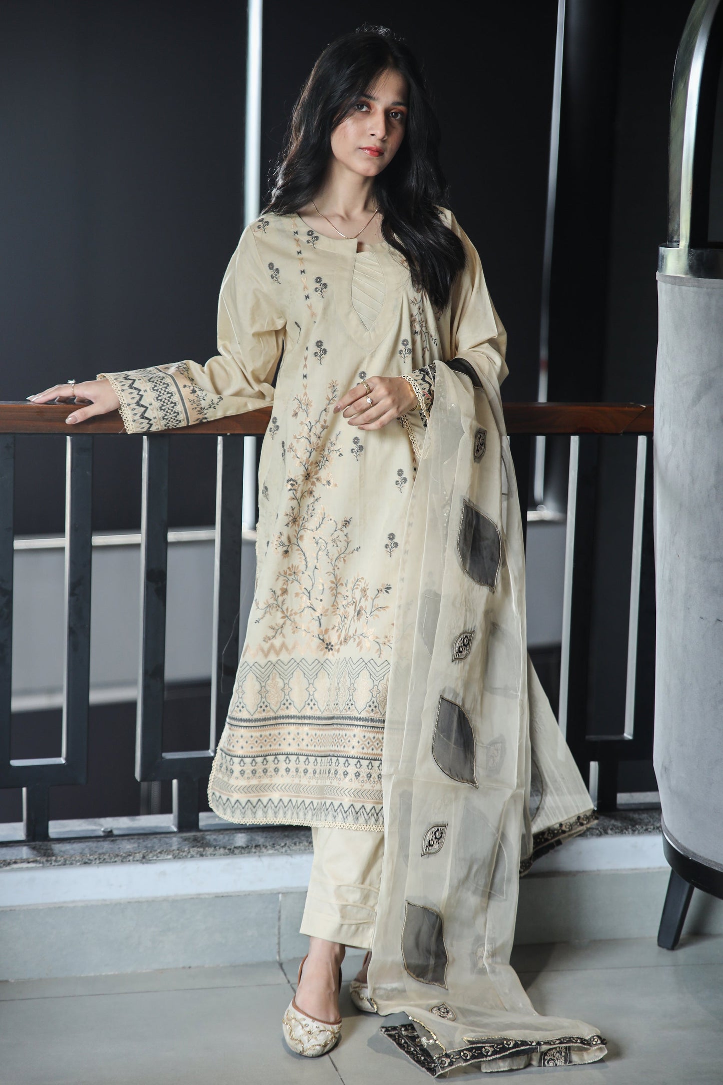 Brosha Lawn with Plain Trouser and Fancy Organza Dupatta