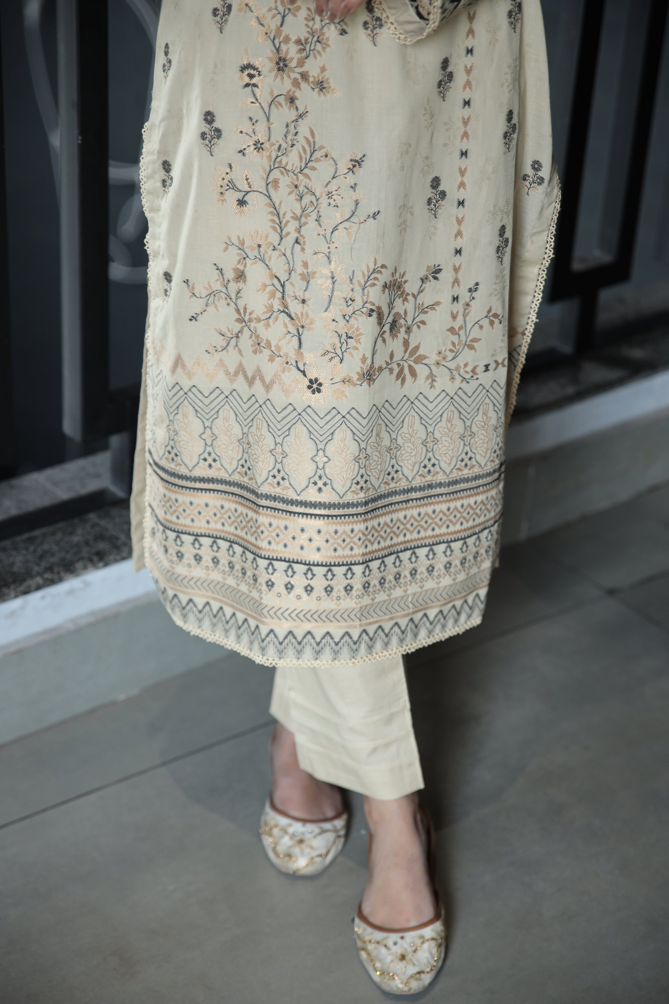 Brosha Lawn with Plain Trouser and Fancy Organza Dupatta