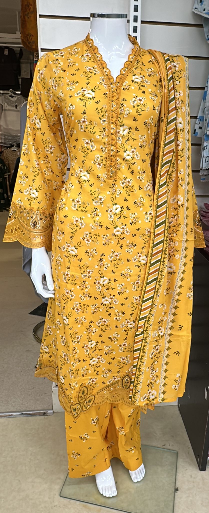 BinSaeed Original 3 Piece Lawn with Printed Trouser and Printed Lawn Dupatta