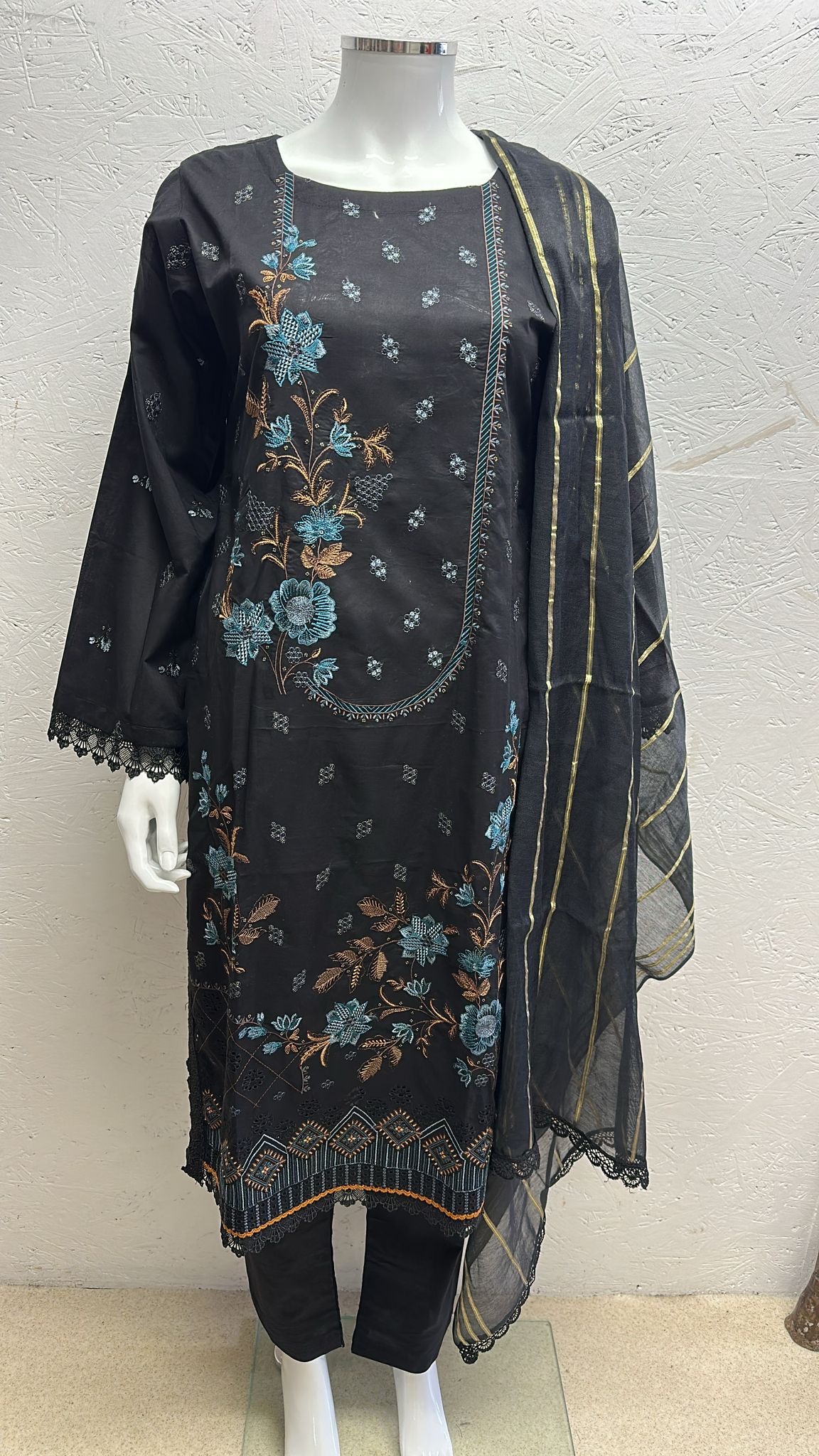 Premium Cotton 3 Piece with Plain Trouser and Plain Tarkashi Dupatta