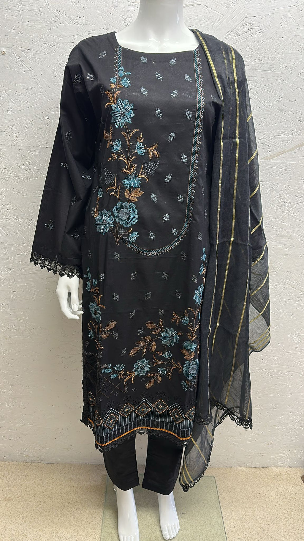 Premium Cotton 3 Piece with Plain Trouser and Plain Tarkashi Dupatta