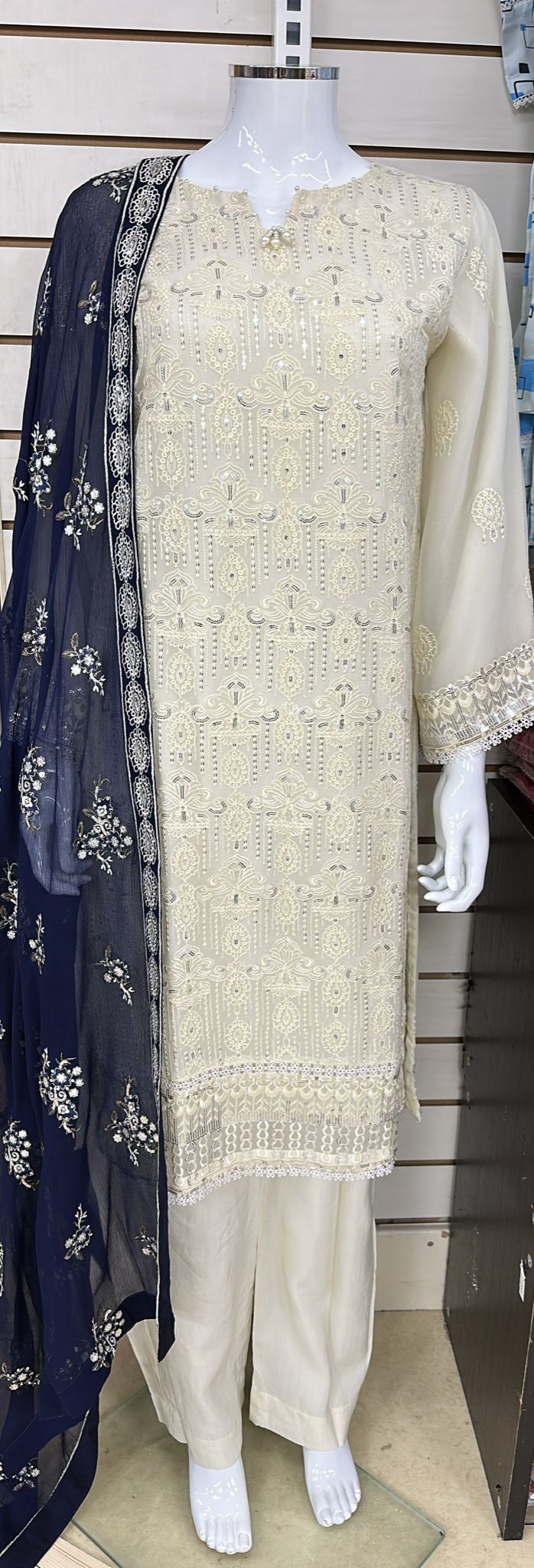 Breeze Exclusive Embriodery Shirt with Raw Silk Trouser and Embriodery Contrast Dupatta
