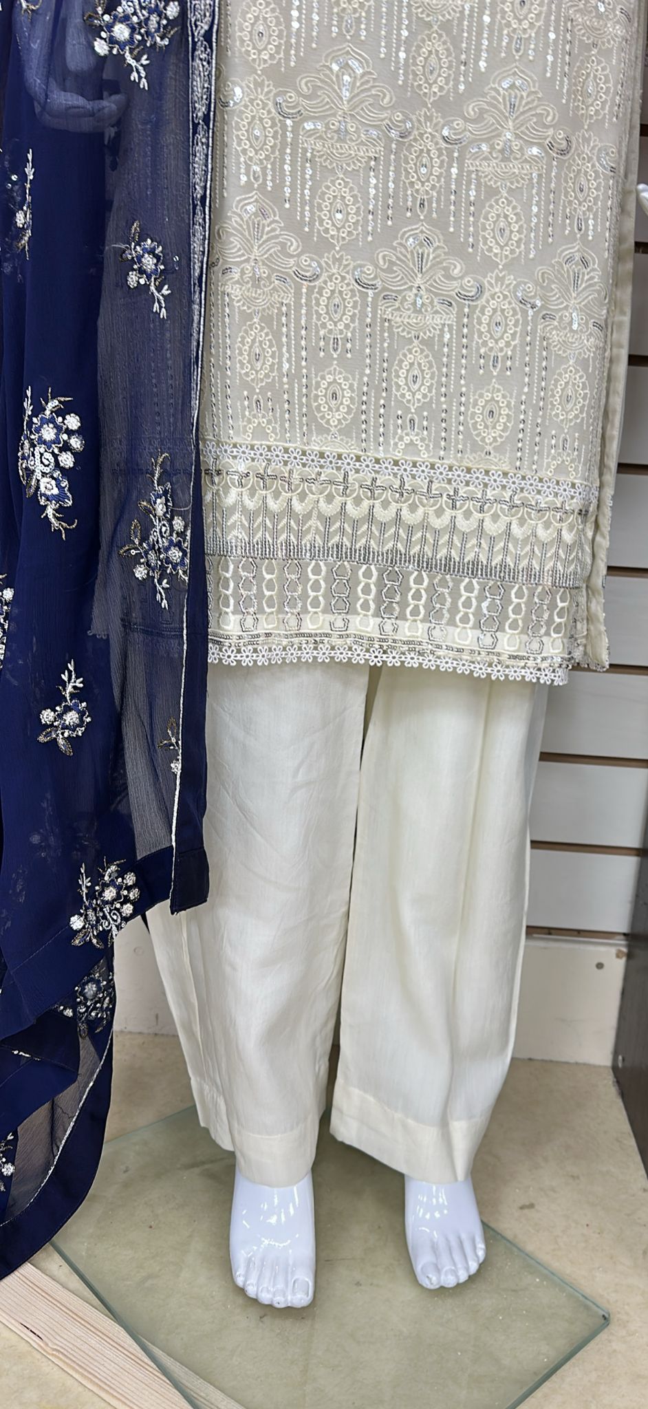Breeze Exclusive Embriodery Shirt with Raw Silk Trouser and Embriodery Contrast Dupatta