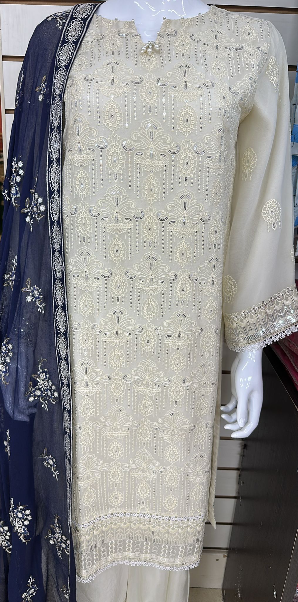 Breeze Exclusive Embriodery Shirt with Raw Silk Trouser and Embriodery Contrast Dupatta