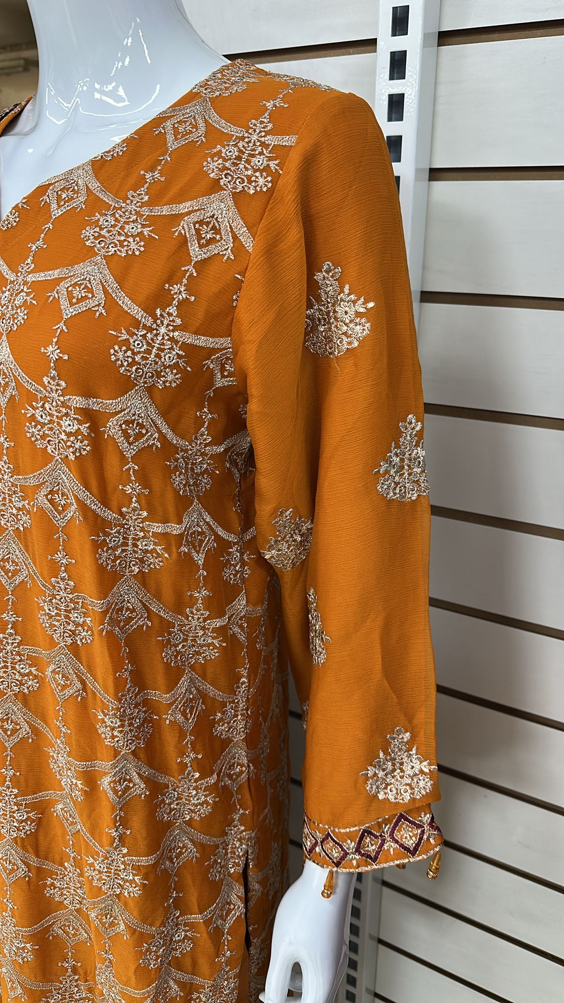 Breeze Exclusive Embriodery Shirt with Raw Silk Trouser and Embriodery Contrast Dupatta