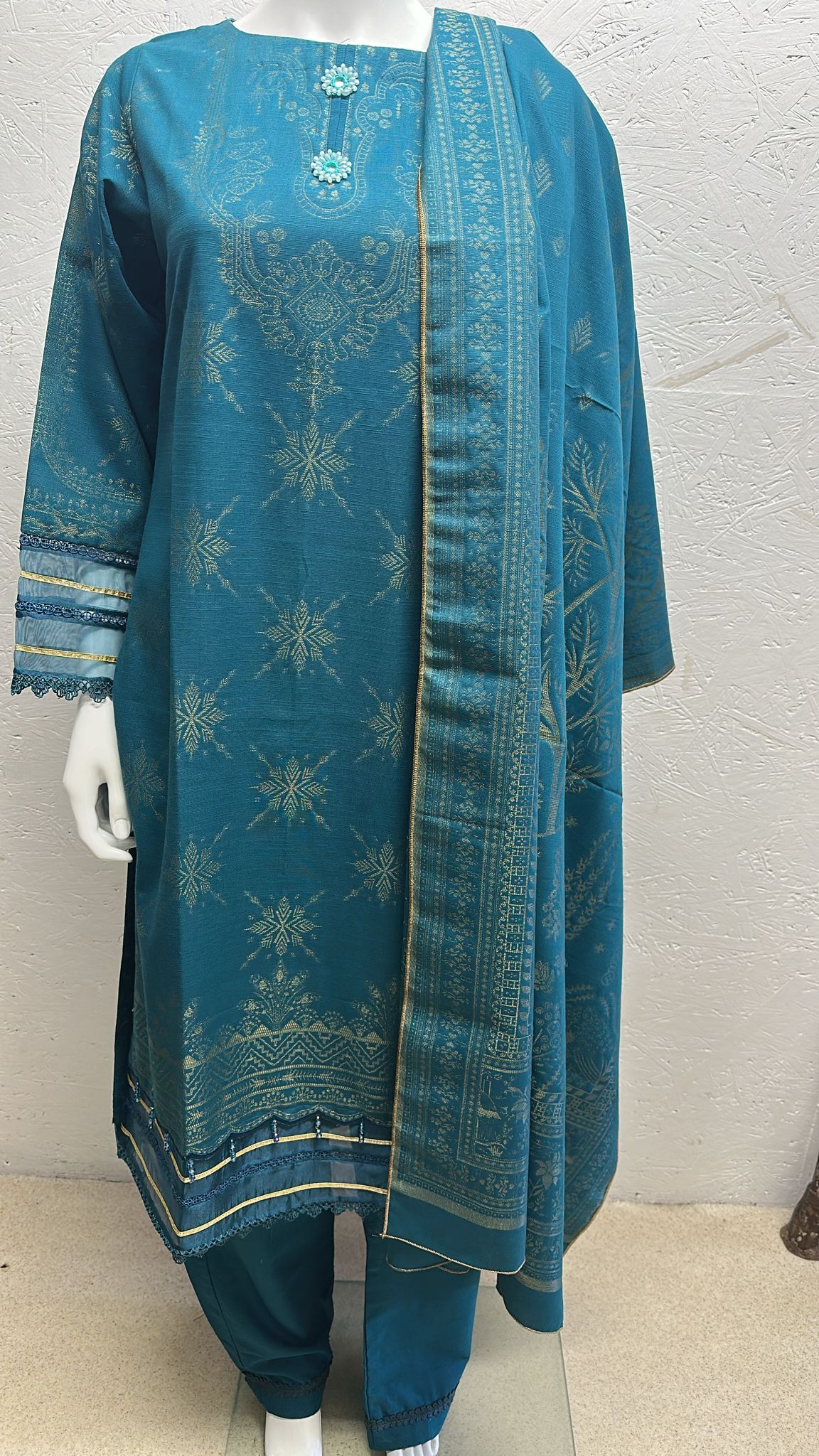 Jacuard Brosha Khaddar 3 Piece with Plain Trouser and Heavy Jacuard Brosha Khaddar Shawl