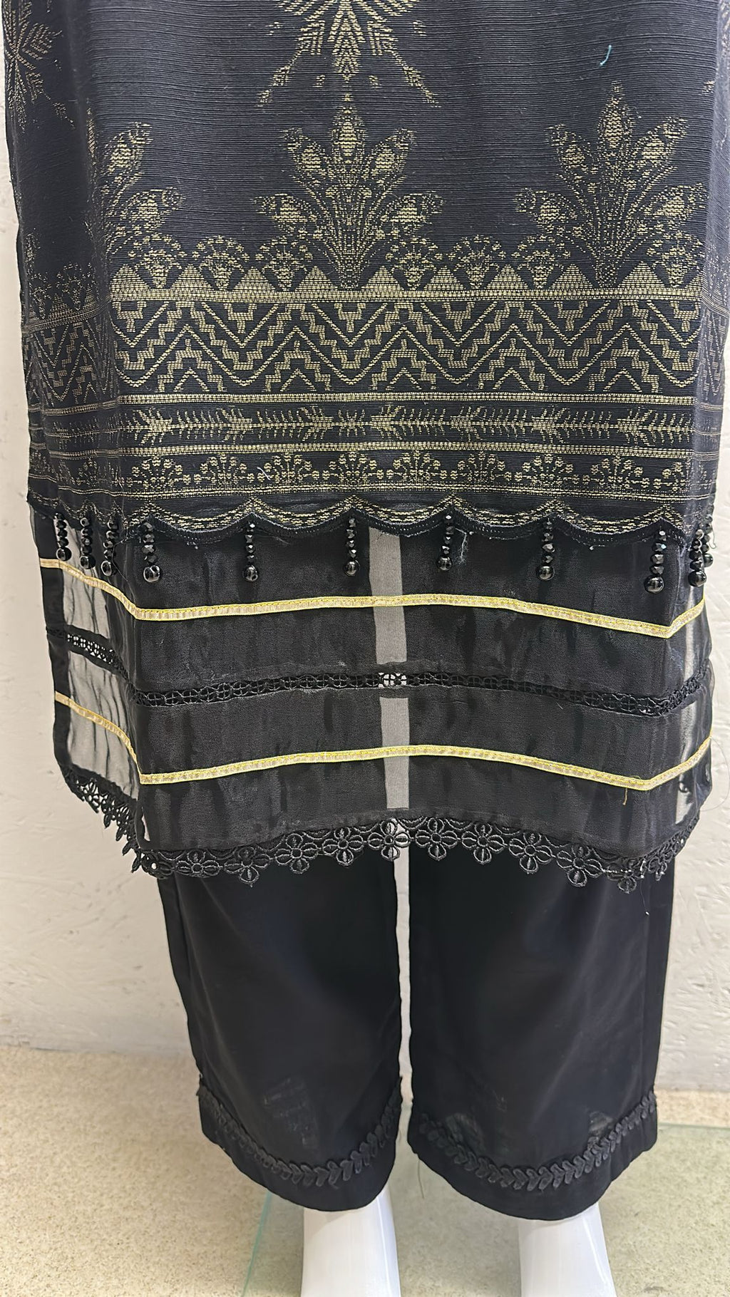 Jacuard Brosha Khaddar 3 Piece with Plain Trouser and Heavy Jacuard Brosha Khaddar Shawl