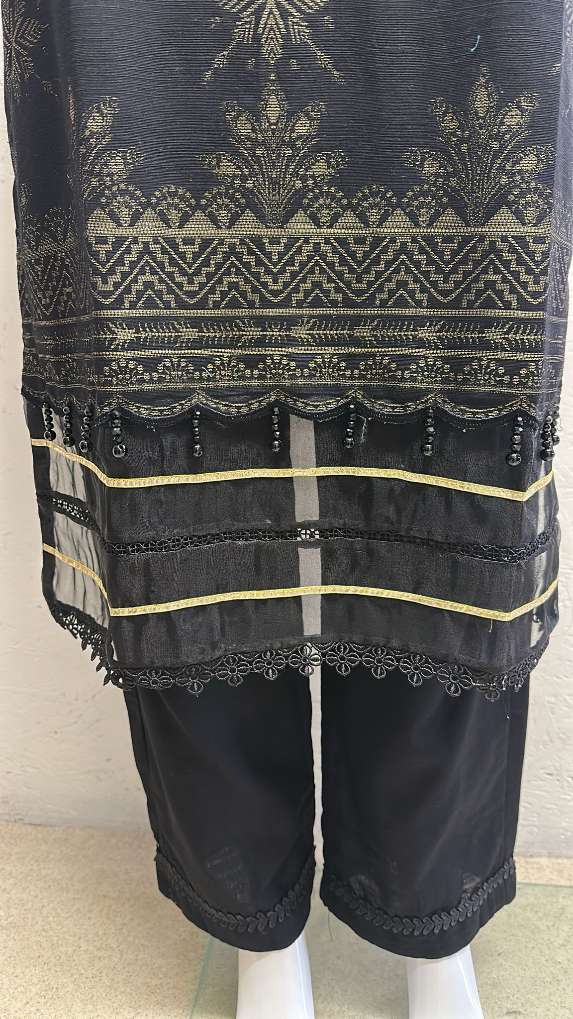 Jacuard Brosha Khaddar 3 Piece with Plain Trouser and Heavy Jacuard Brosha Khaddar Shawl