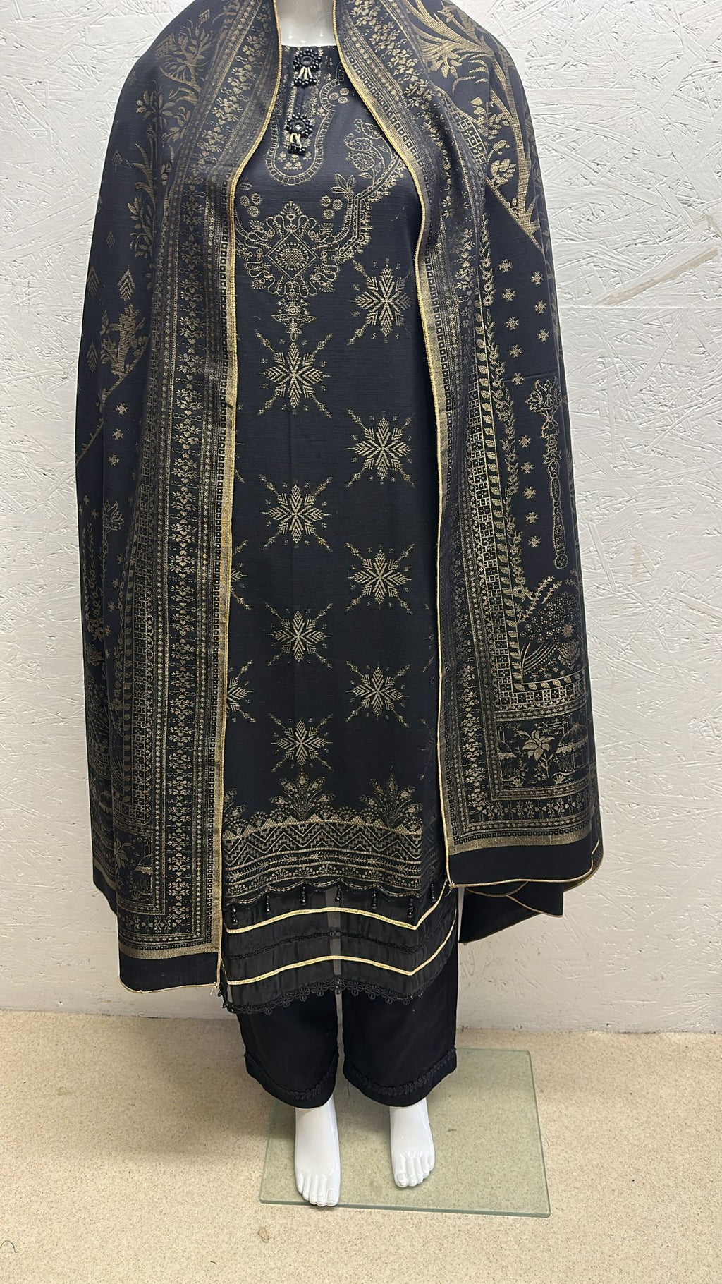 Jacuard Brosha Khaddar 3 Piece with Plain Trouser and Heavy Jacuard Brosha Khaddar Shawl