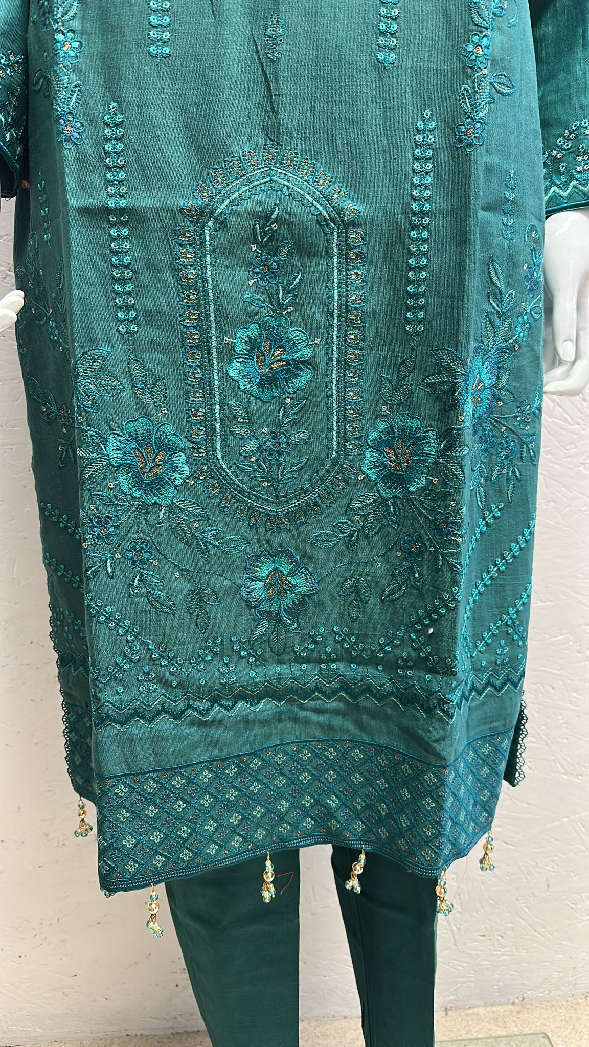 Khaddar 3 Piece Breeze Style with Plain Trouser and Printed Khaddar Dupatta