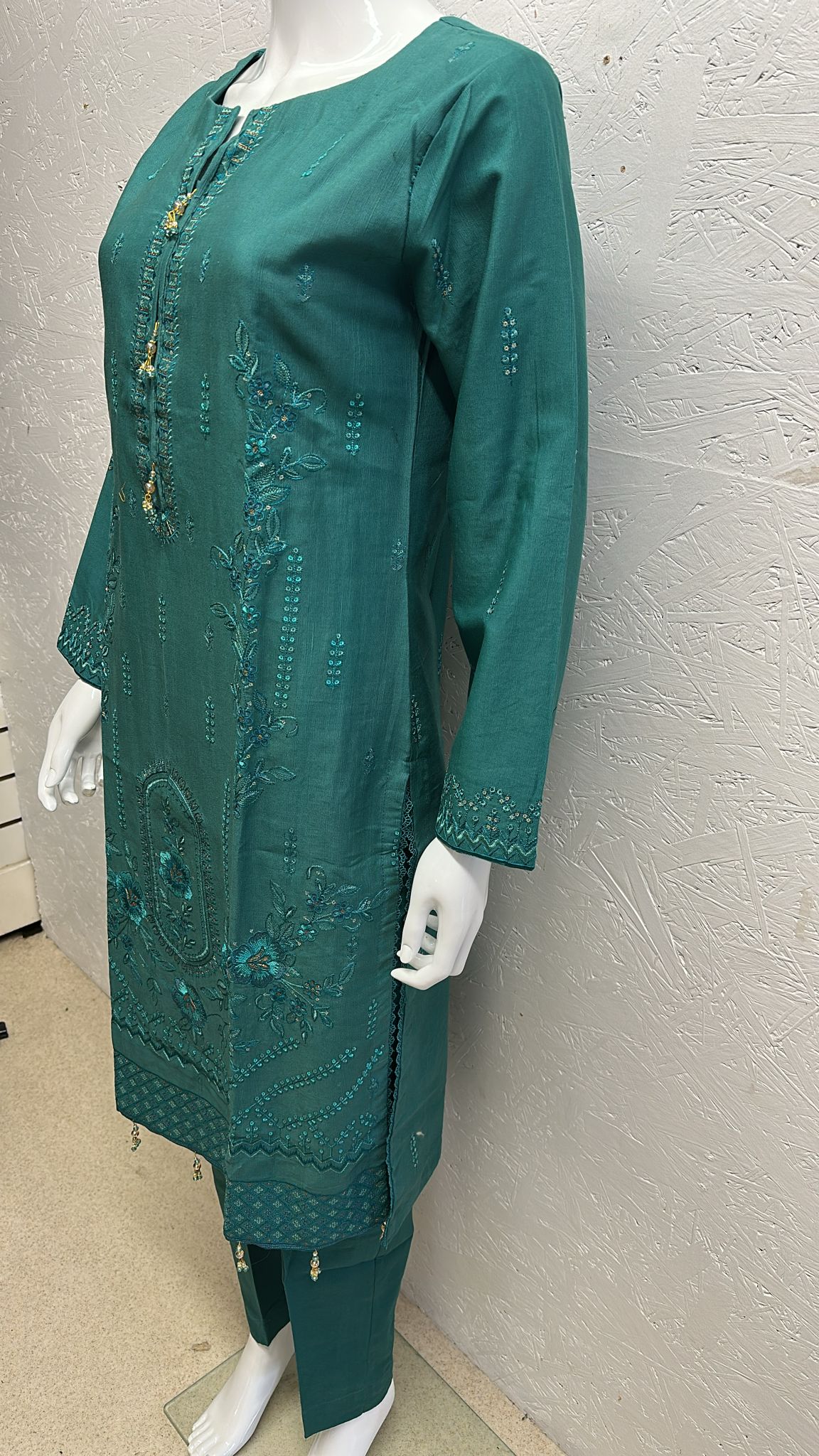 Khaddar 3 Piece Breeze Style with Plain Trouser and Printed Khaddar Dupatta