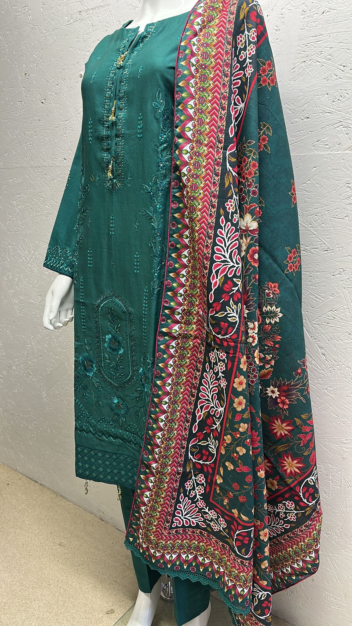 Khaddar 3 Piece Breeze Style with Plain Trouser and Printed Khaddar Dupatta