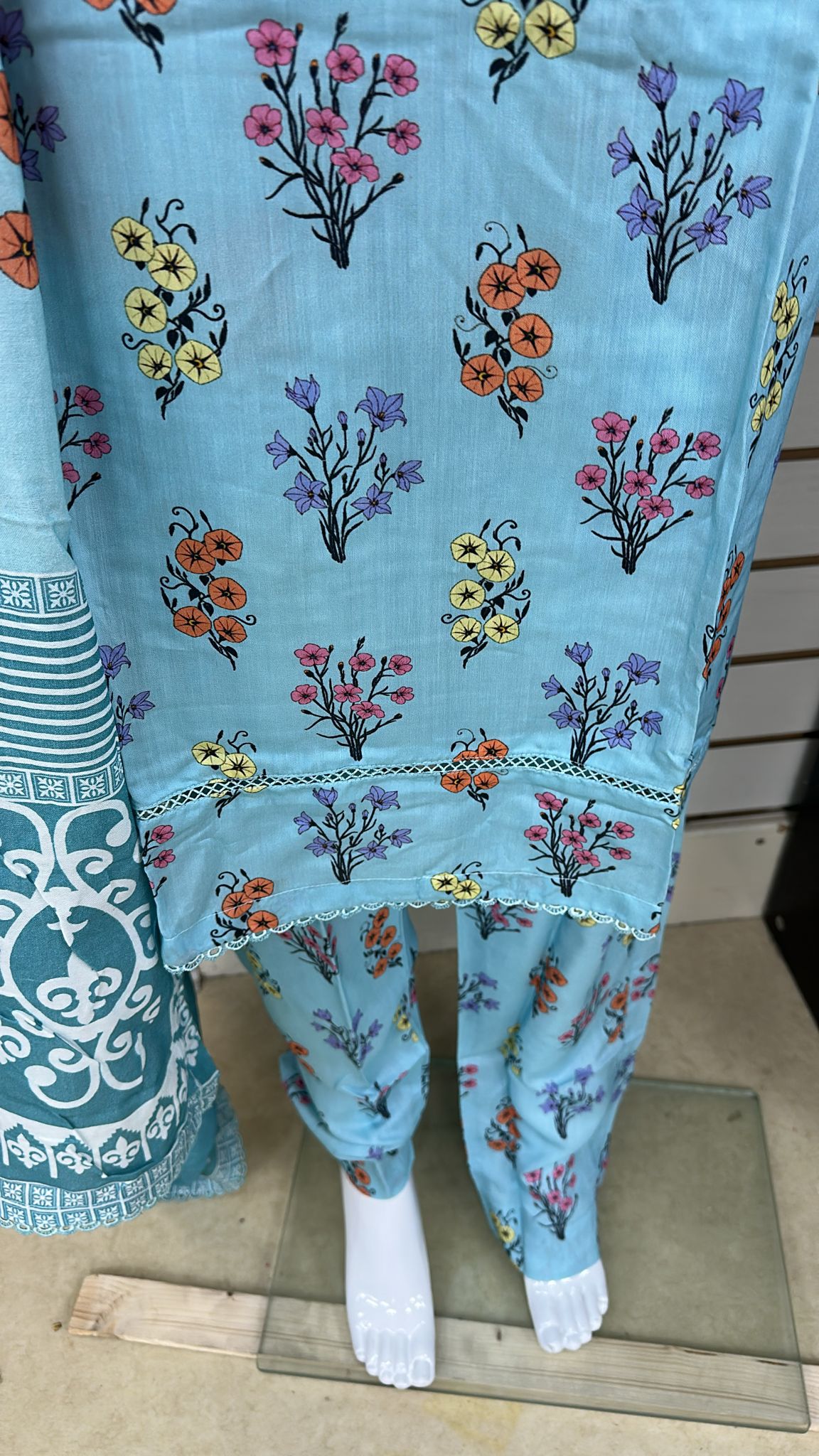 Linen Viscose 3 Piece with Matching Trouser and Printed Dupatta